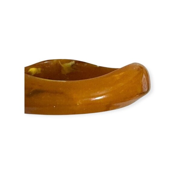 Vintage Art Deco Marbled Amber Bakelite Bangle Bracelet, Wavy design - Picture 9 of 12